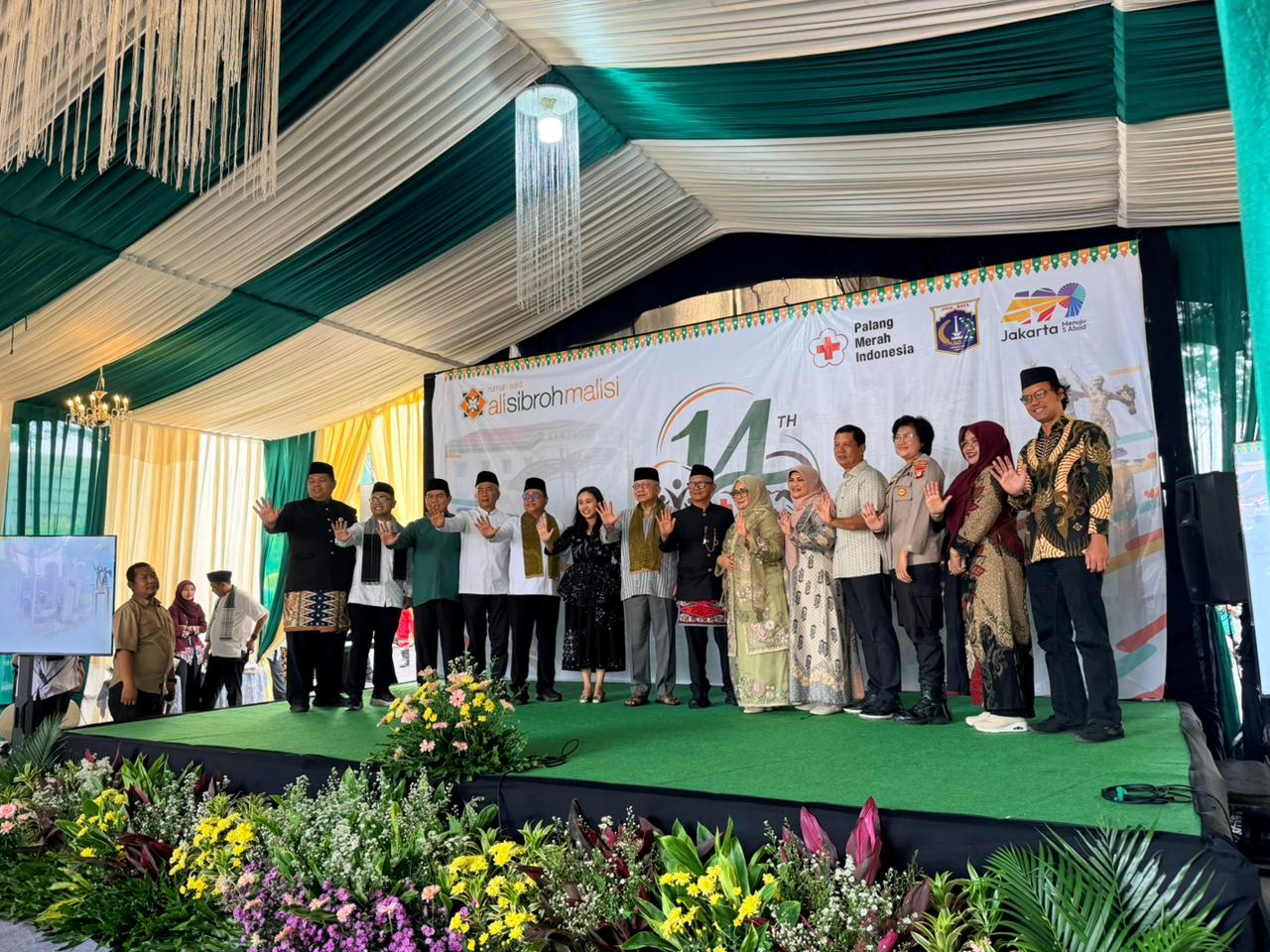 Membangun sinergi, menguatkan kepedulian, mewujudkan generasi berkualitas. Melalui kolaborasi sekolah, komite, dan alumni bersama dr. Ali Sibroh Malisi MARS