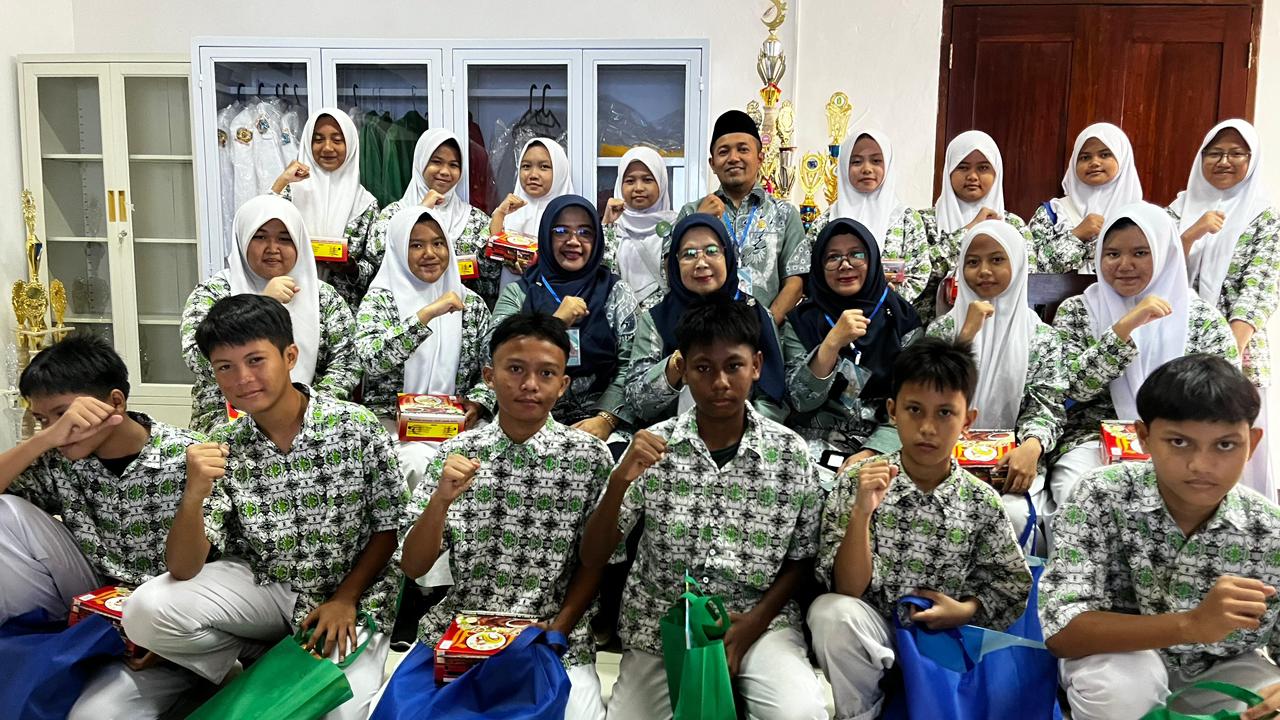 Berbagi Kebahagiaan di Bulan Muharram, MTs Negeri 2 Jakarta Gelar Santunan Yatim 1448 H